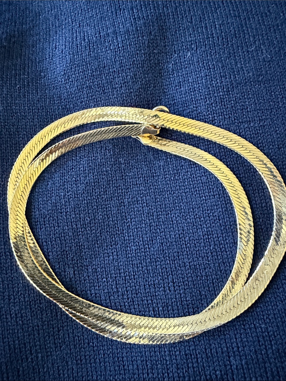 Gold colored serpentine necklace